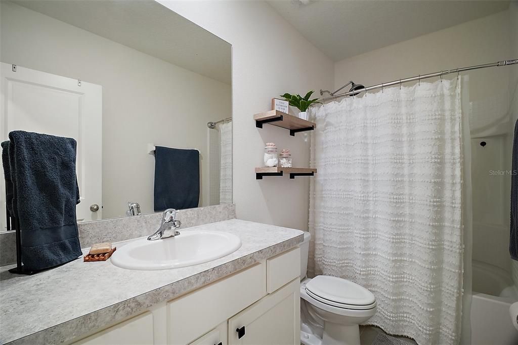 Под контрактом: $219,900 (3 спален, 2 ванн, 1688 Квадратных фут)