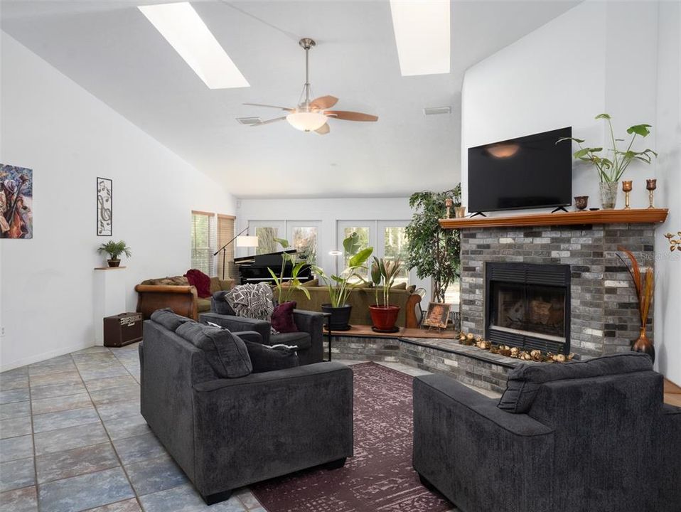 待售: $470,000 (3 贝兹, 3 浴室, 2629 平方英尺)