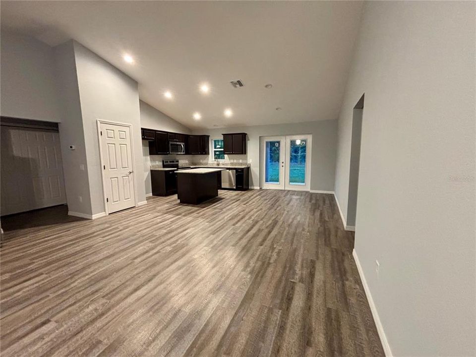 For Sale: $265,000 (3 beds, 2 baths, 1458 Square Feet)