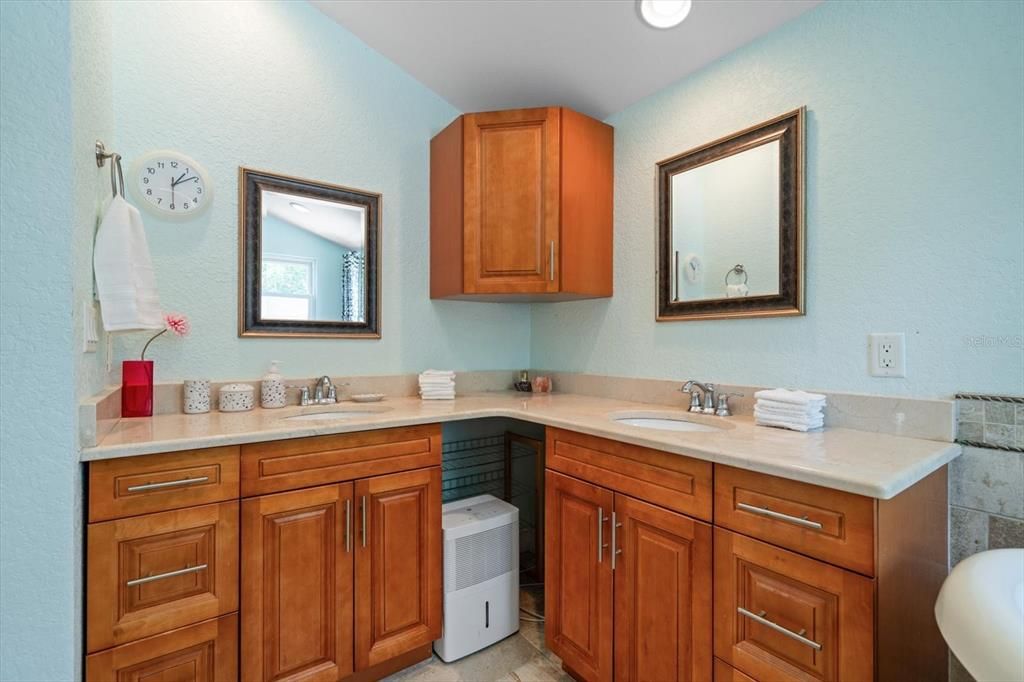 For Sale: $1,295,000 (3 beds, 3 baths, 2367 Square Feet)