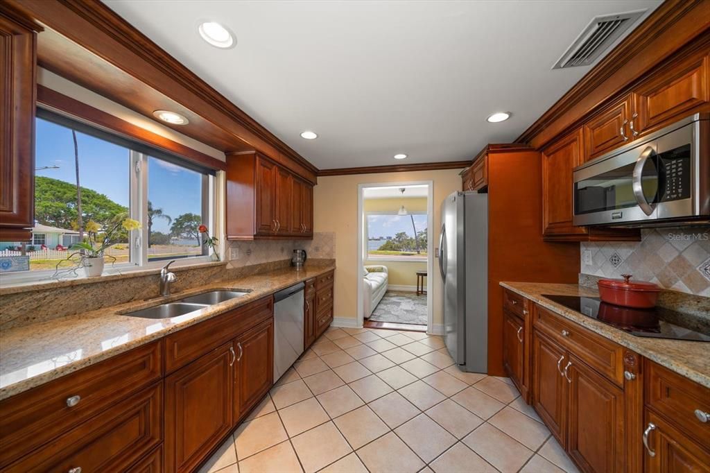 For Sale: $1,295,000 (3 beds, 3 baths, 2367 Square Feet)