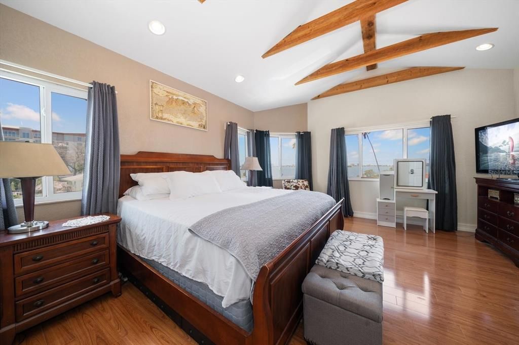 For Sale: $1,295,000 (3 beds, 3 baths, 2367 Square Feet)