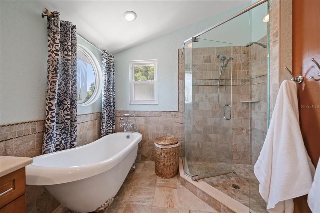 For Sale: $1,295,000 (3 beds, 3 baths, 2367 Square Feet)