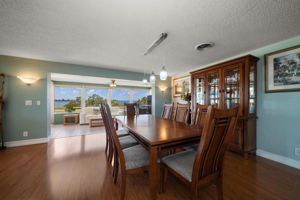 For Sale: $1,295,000 (3 beds, 3 baths, 2367 Square Feet)