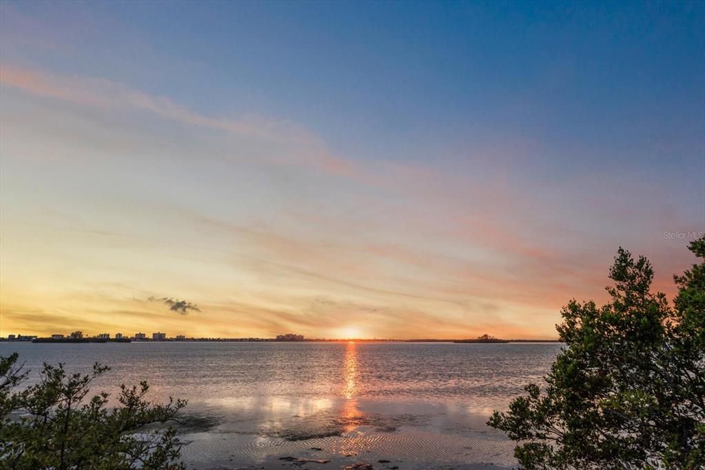 For Sale: $1,295,000 (3 beds, 3 baths, 2367 Square Feet)