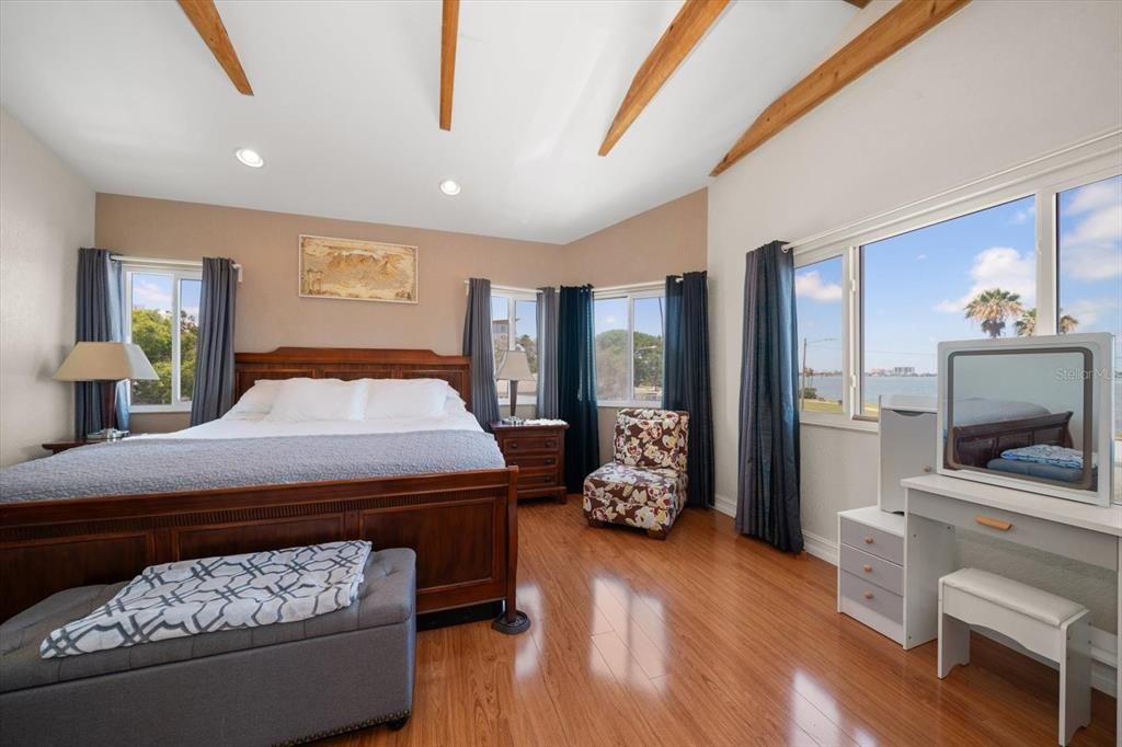 For Sale: $1,295,000 (3 beds, 3 baths, 2367 Square Feet)