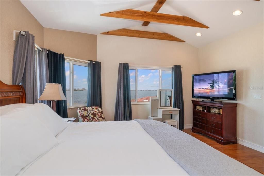 For Sale: $1,295,000 (3 beds, 3 baths, 2367 Square Feet)