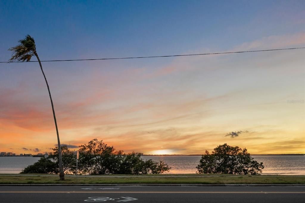 For Sale: $1,295,000 (3 beds, 3 baths, 2367 Square Feet)