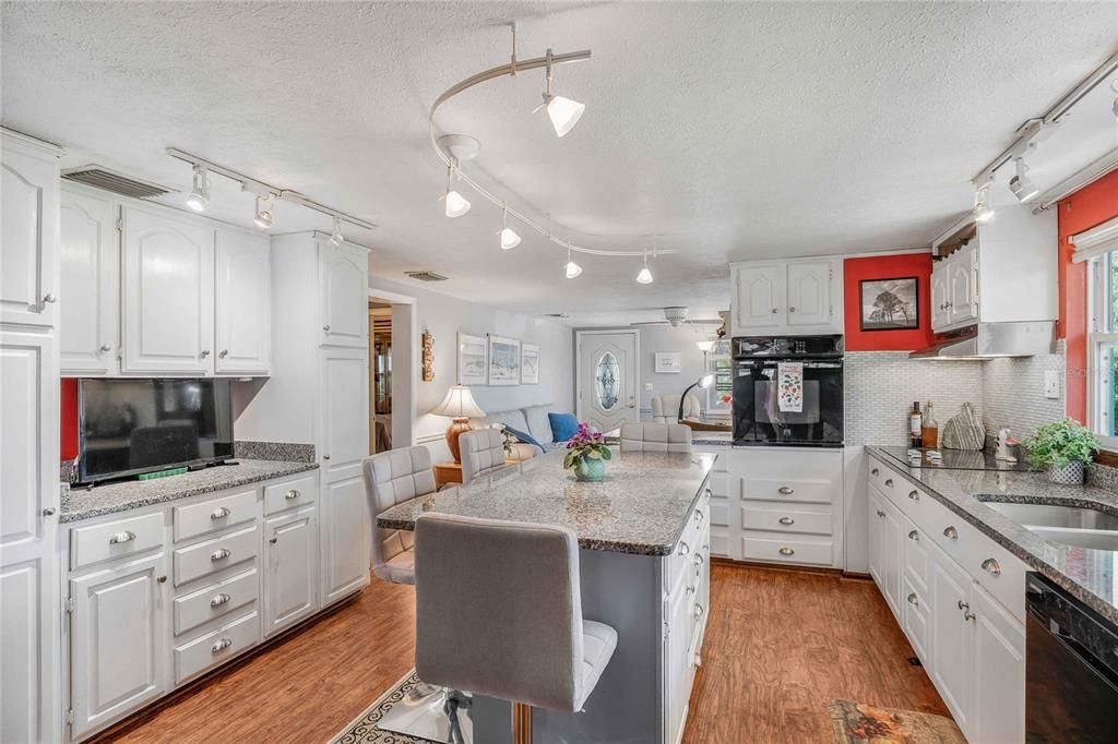 For Sale: $450,000 (2 beds, 2 baths, 1540 Square Feet)