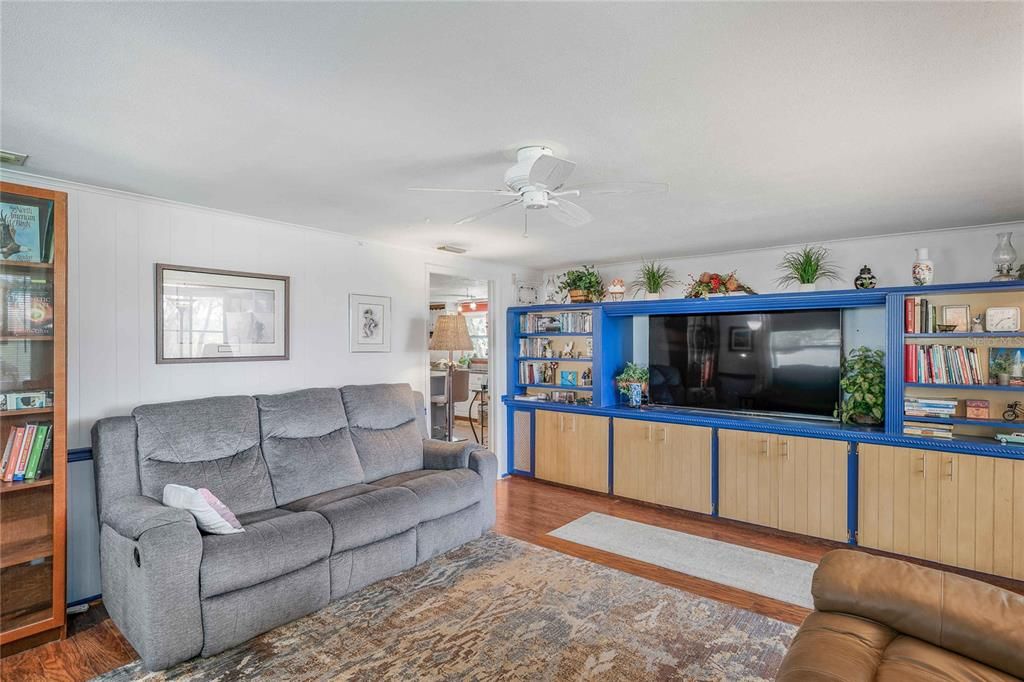 For Sale: $450,000 (2 beds, 2 baths, 1540 Square Feet)