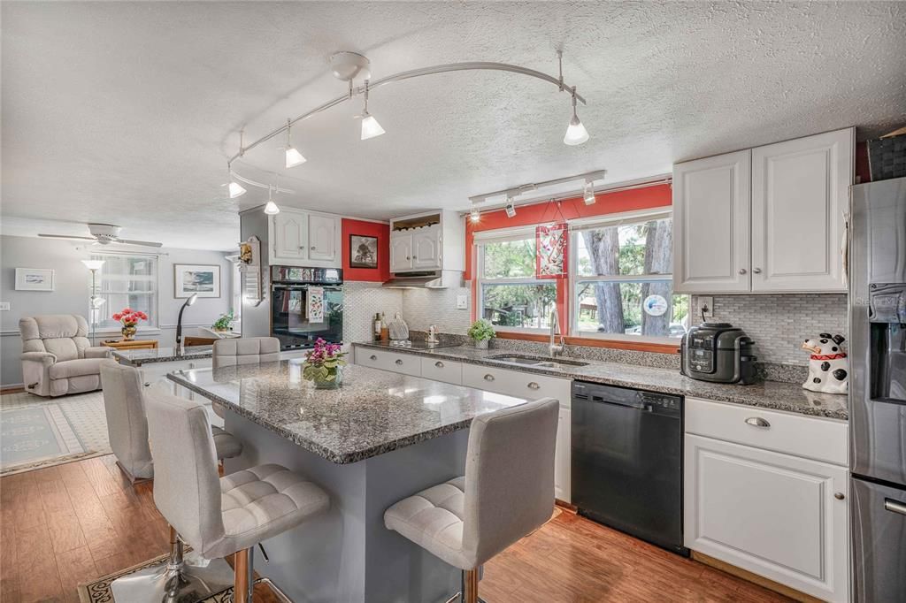 For Sale: $450,000 (2 beds, 2 baths, 1540 Square Feet)