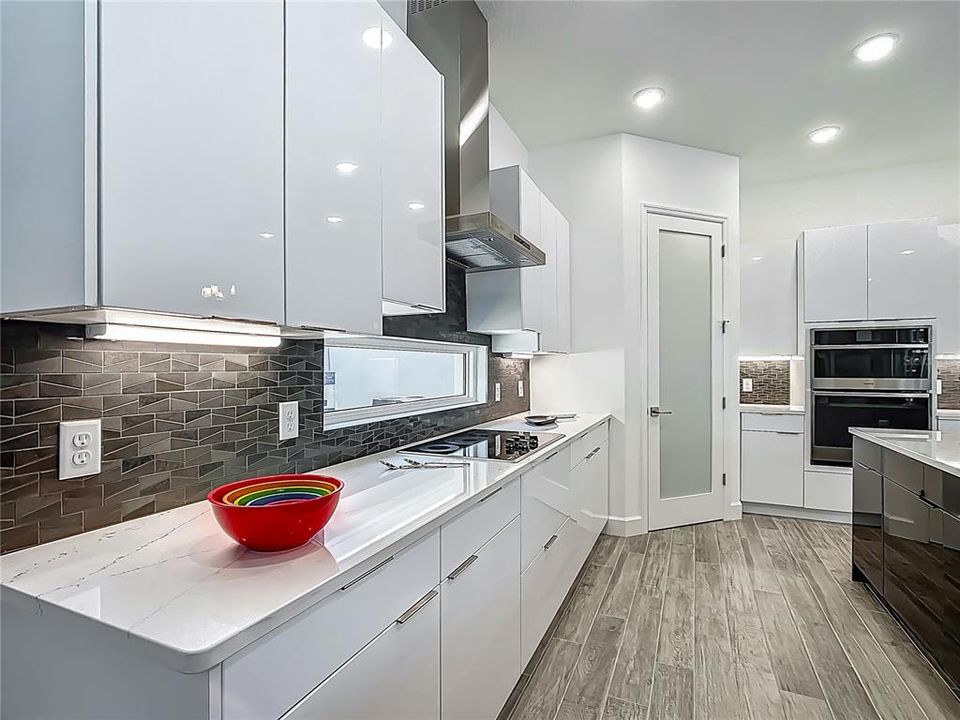 For Sale: $785,000 (3 beds, 3 baths, 2284 Square Feet)