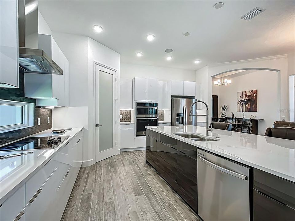 For Sale: $785,000 (3 beds, 3 baths, 2284 Square Feet)