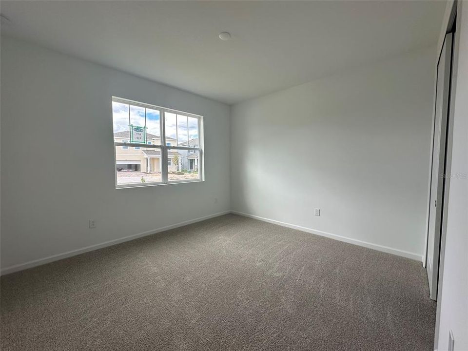 Под контрактом: $2,999 (4 спален, 3 ванн, 2209 Квадратных фут)