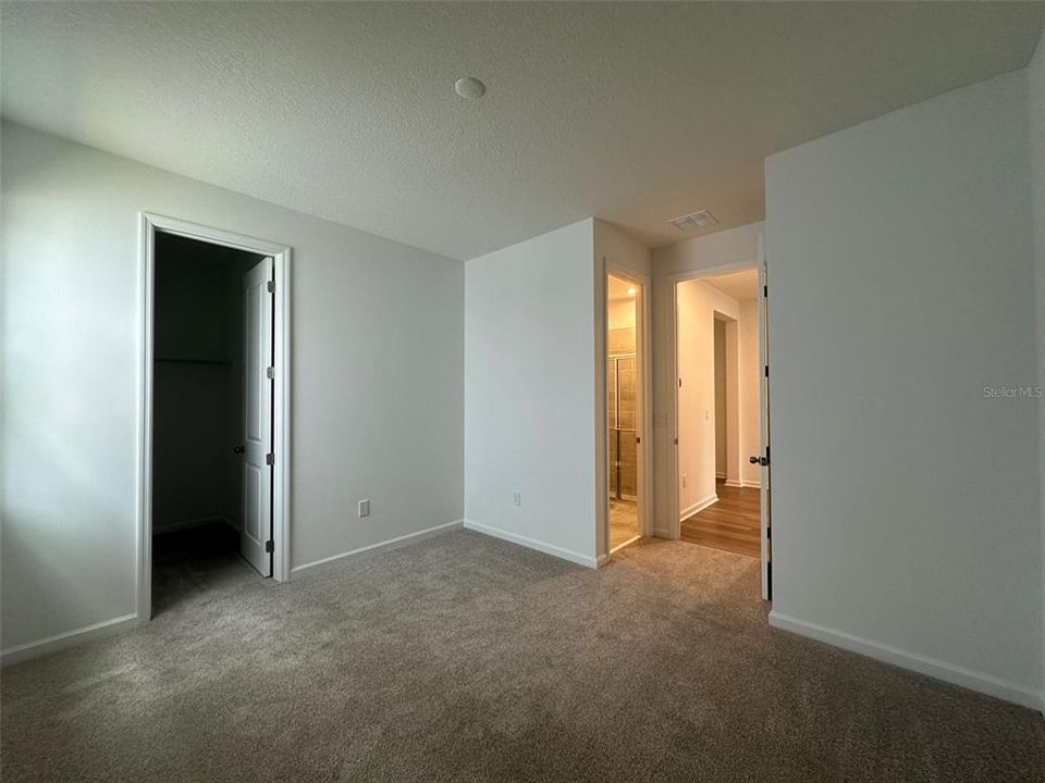 Под контрактом: $2,999 (4 спален, 3 ванн, 2209 Квадратных фут)