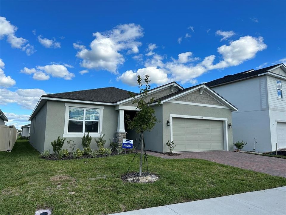 Под контрактом: $2,999 (4 спален, 3 ванн, 2209 Квадратных фут)