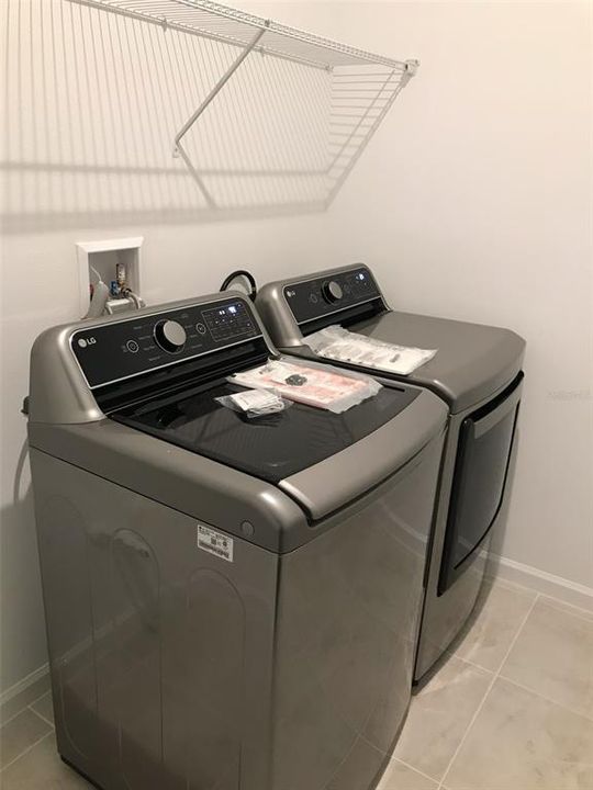 Под контрактом: $2,999 (4 спален, 3 ванн, 2209 Квадратных фут)