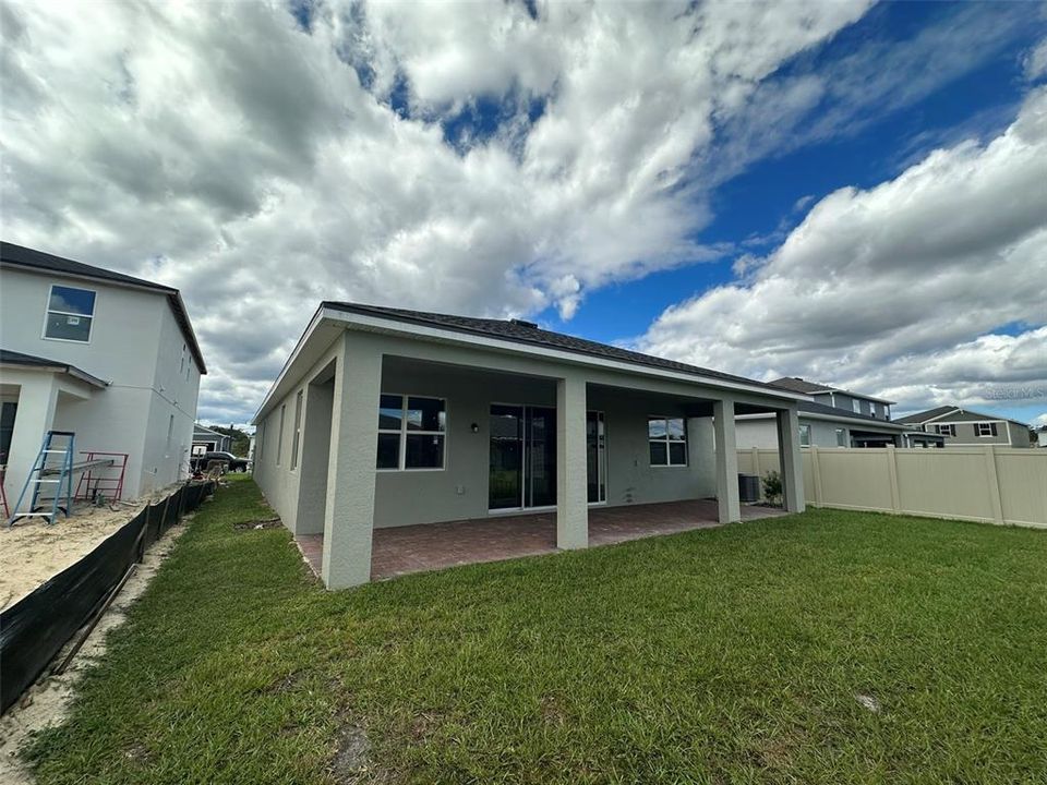 Под контрактом: $2,999 (4 спален, 3 ванн, 2209 Квадратных фут)