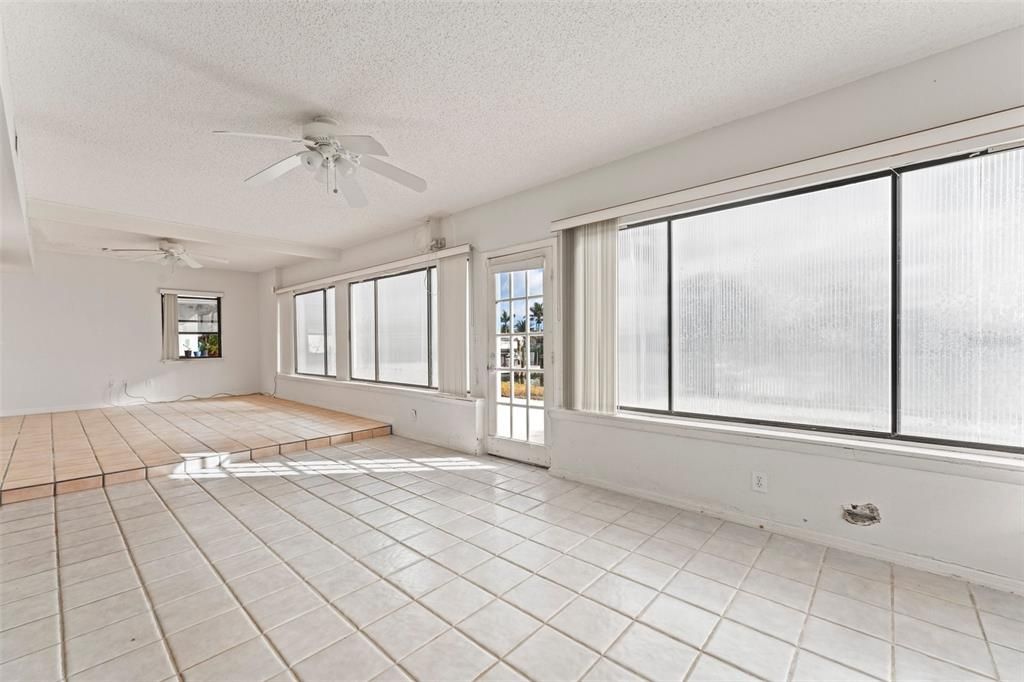 Под контрактом: $1,100,000 (4 спален, 3 ванн, 2836 Квадратных фут)