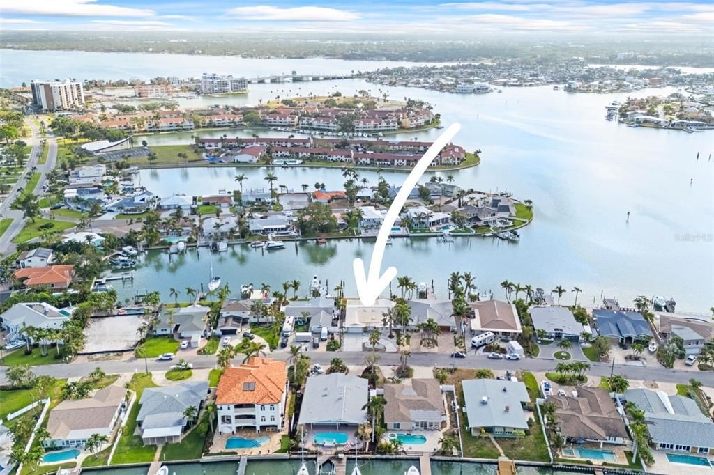 Под контрактом: $1,100,000 (4 спален, 3 ванн, 2836 Квадратных фут)