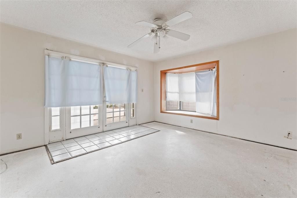 Под контрактом: $1,100,000 (4 спален, 3 ванн, 2836 Квадратных фут)