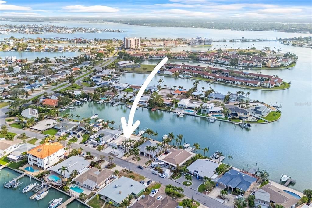 Под контрактом: $1,100,000 (4 спален, 3 ванн, 2836 Квадратных фут)