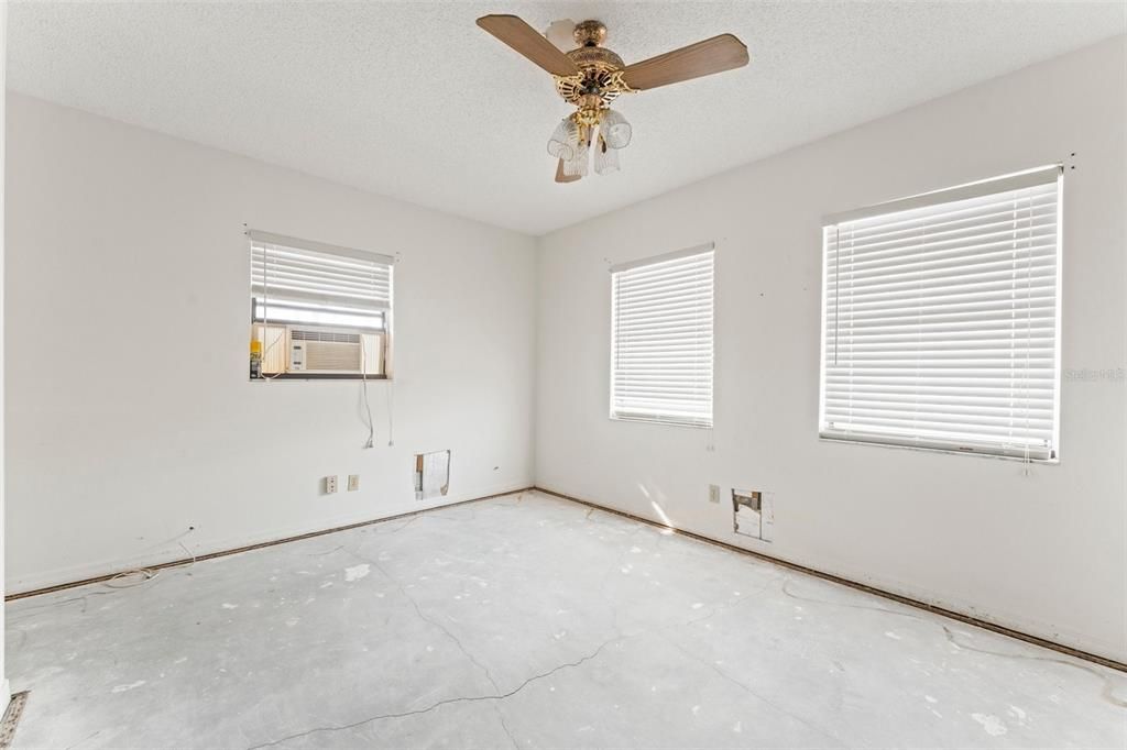 Под контрактом: $1,100,000 (4 спален, 3 ванн, 2836 Квадратных фут)