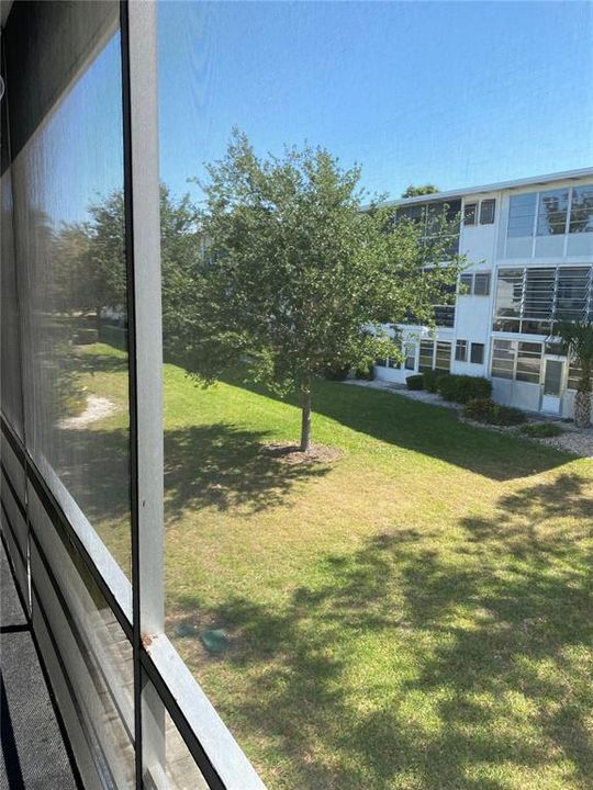 For Sale: $125,000 (2 beds, 2 baths, 912 Square Feet)