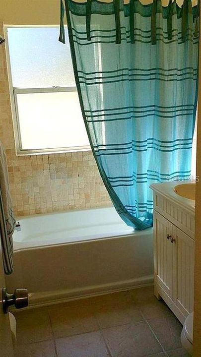 На продажу: $270,000 (3 спален, 1 ванн, 1080 Квадратных фут)