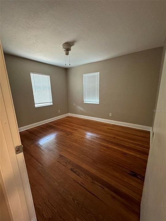 На продажу: $270,000 (3 спален, 1 ванн, 1080 Квадратных фут)