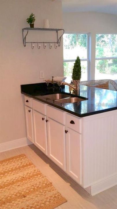 На продажу: $270,000 (3 спален, 1 ванн, 1080 Квадратных фут)