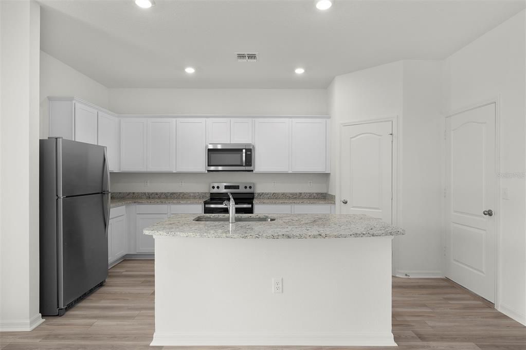 En Venta: $363,900 (4 camas, 2 baños, 1811 Pies cuadrados)