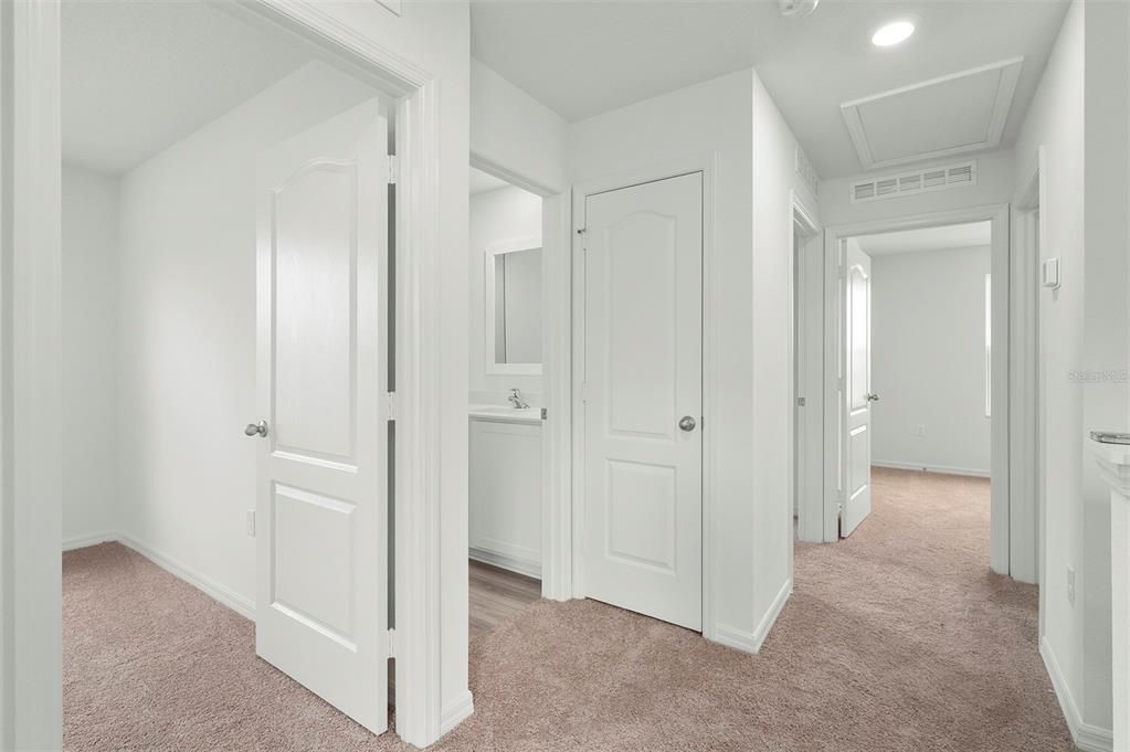 En Venta: $363,900 (4 camas, 2 baños, 1811 Pies cuadrados)