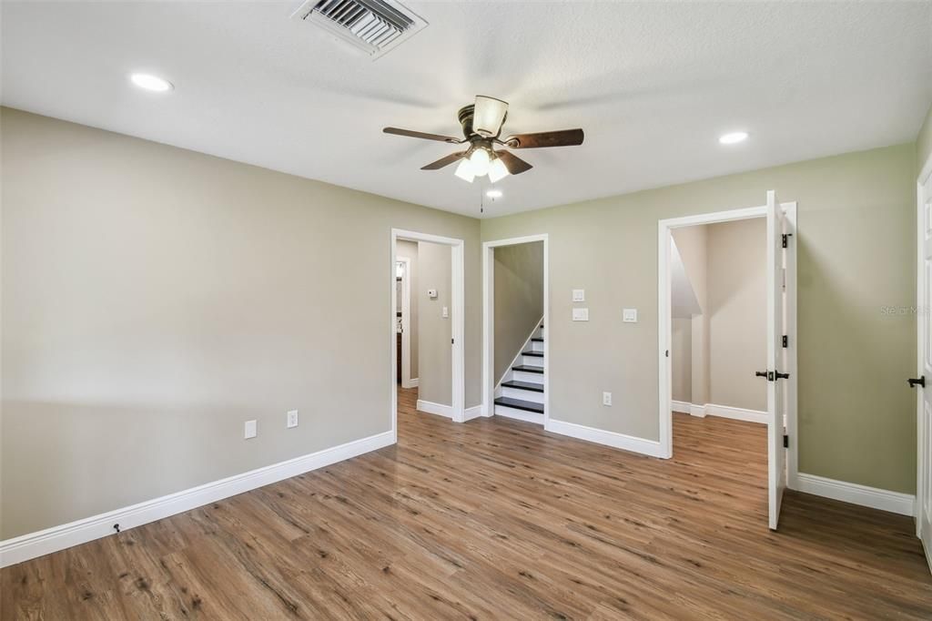 合同活跃: $434,000 (3 贝兹, 2 浴室, 2440 平方英尺)