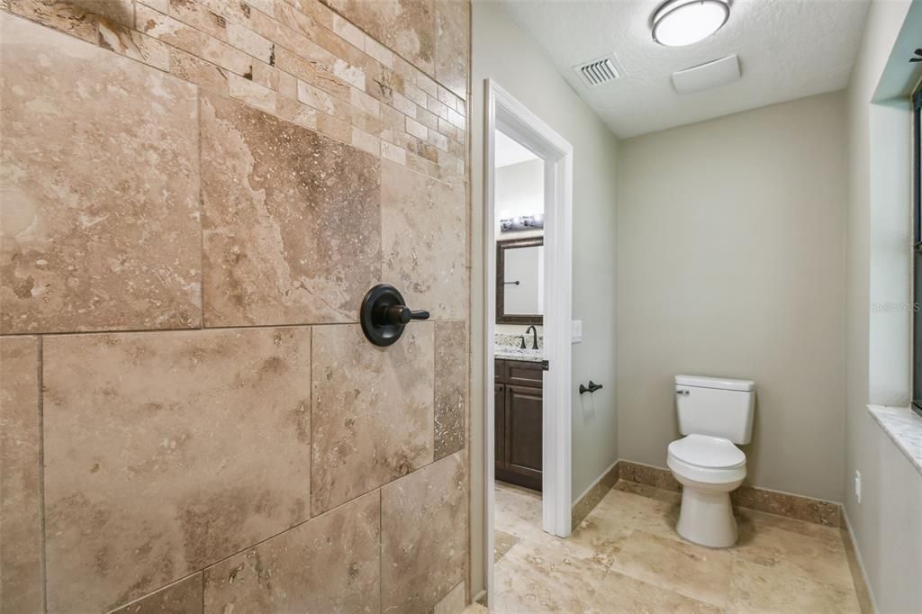 合同活跃: $434,000 (3 贝兹, 2 浴室, 2440 平方英尺)