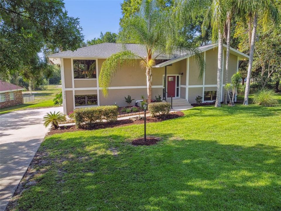 合同活跃: $434,000 (3 贝兹, 2 浴室, 2440 平方英尺)