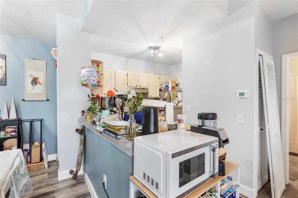 Active With Contract: $215,000 (2 beds, 2 baths, 1048 Square Feet)