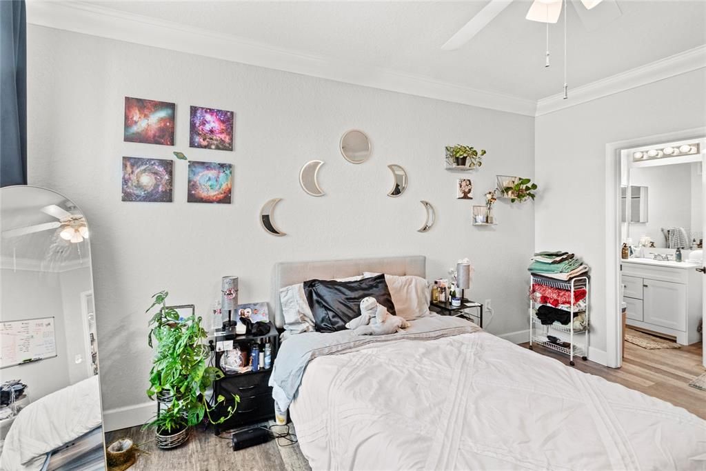 Active With Contract: $215,000 (2 beds, 2 baths, 1048 Square Feet)