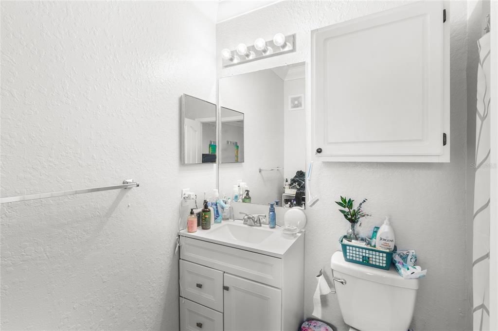 Active With Contract: $215,000 (2 beds, 2 baths, 1048 Square Feet)