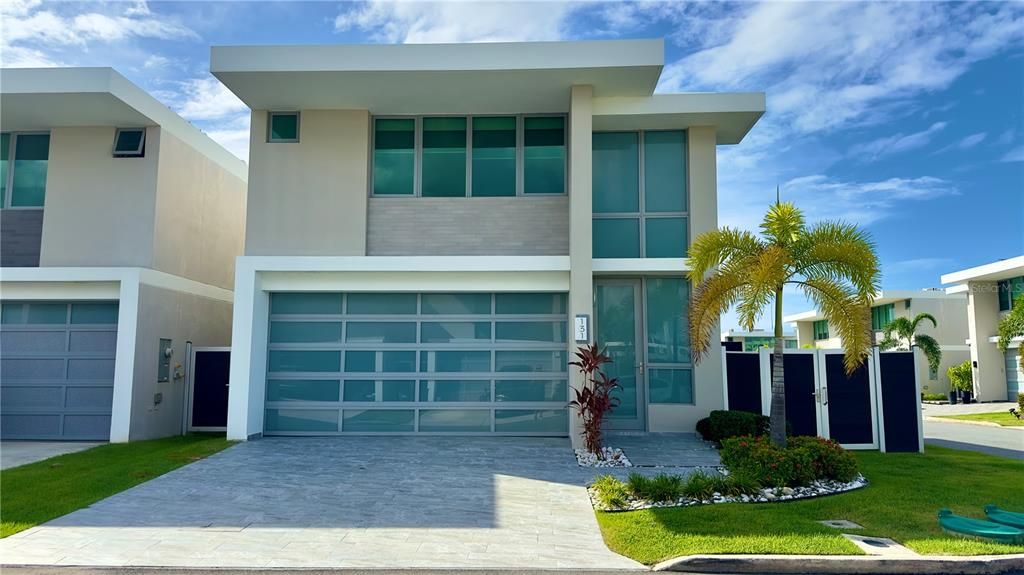 Недавно продано: $980,000 (3 спален, 2 ванн, 2775 Квадратных фут)