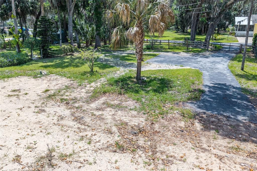 待售: $1,999,999 (0.56 acres)