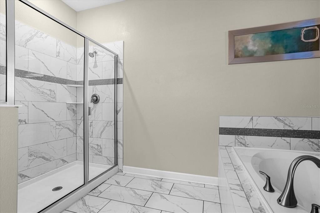 合同活跃: $924,900 (8 贝兹, 5 浴室, 4289 平方英尺)