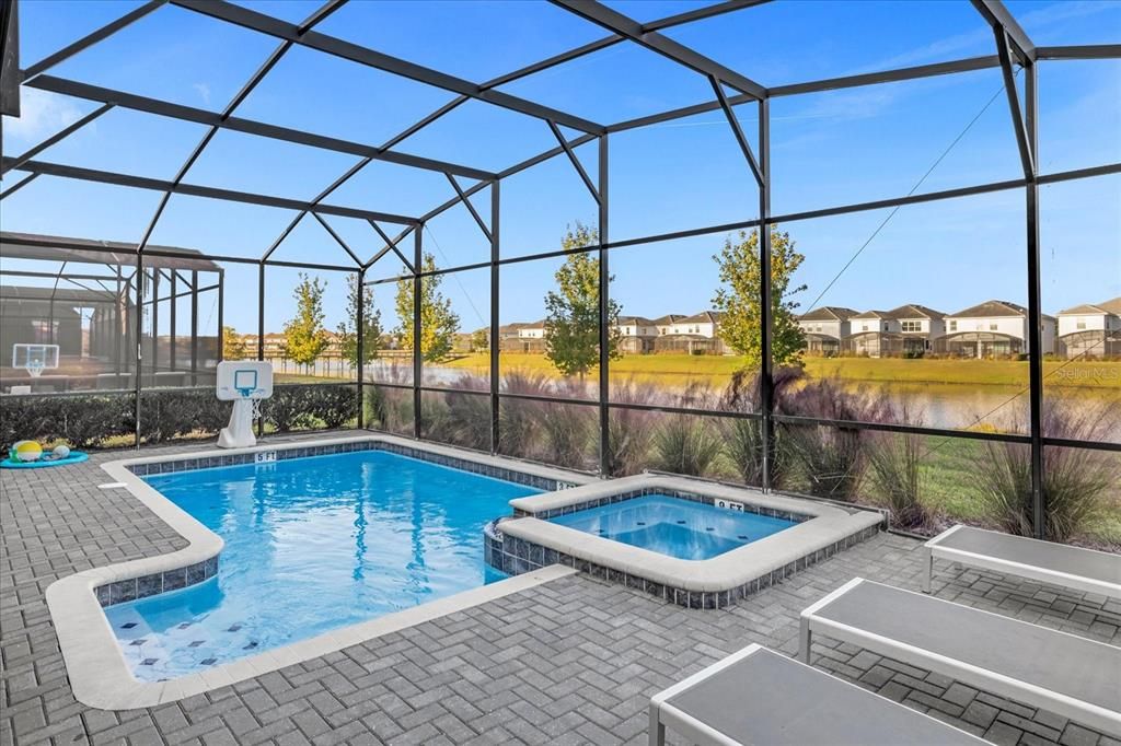 合同活跃: $924,900 (8 贝兹, 5 浴室, 4289 平方英尺)