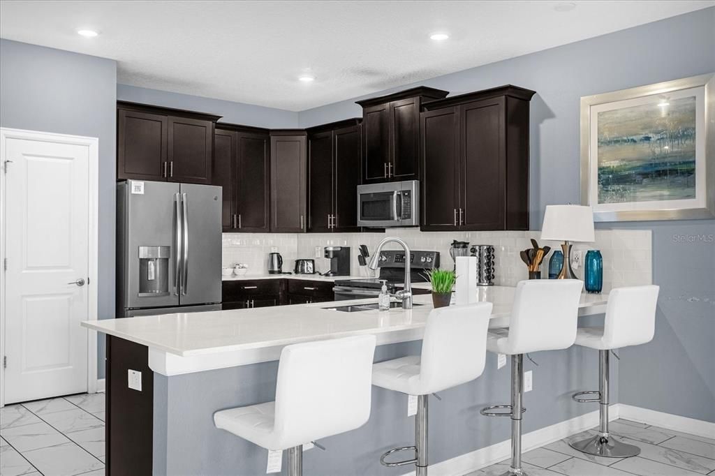 合同活跃: $924,900 (8 贝兹, 5 浴室, 4289 平方英尺)