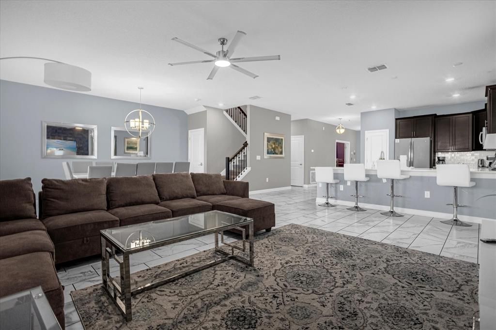 合同活跃: $924,900 (8 贝兹, 5 浴室, 4289 平方英尺)