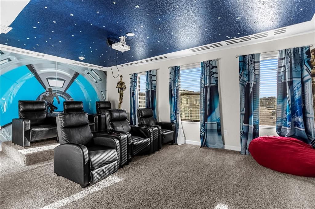 合同活跃: $924,900 (8 贝兹, 5 浴室, 4289 平方英尺)