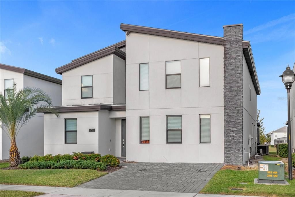 合同活跃: $924,900 (8 贝兹, 5 浴室, 4289 平方英尺)