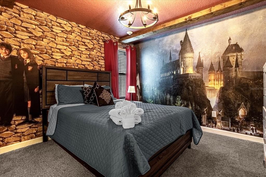 合同活跃: $924,900 (8 贝兹, 5 浴室, 4289 平方英尺)