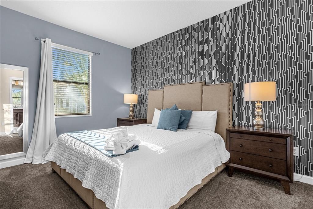 合同活跃: $924,900 (8 贝兹, 5 浴室, 4289 平方英尺)