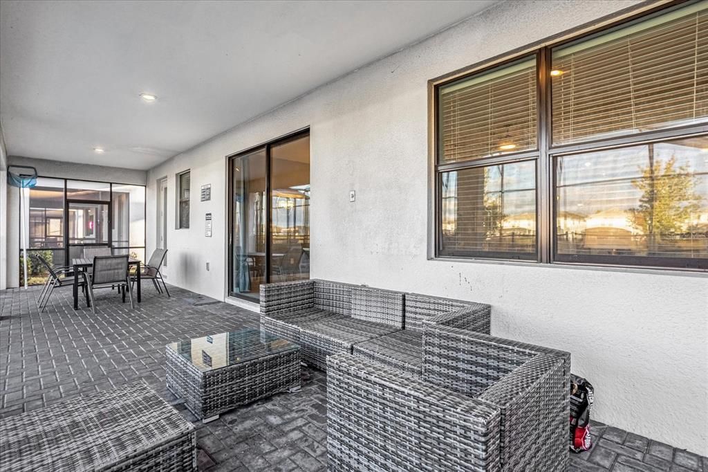 合同活跃: $924,900 (8 贝兹, 5 浴室, 4289 平方英尺)